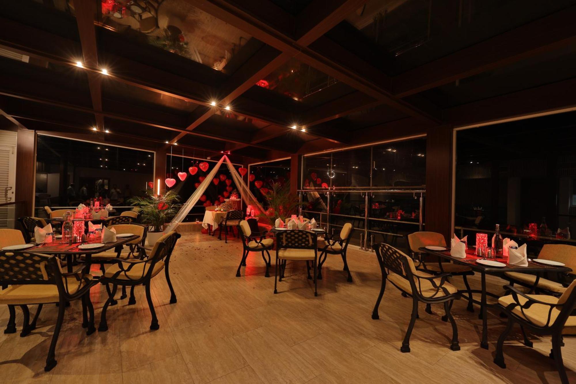 Fragrant Nature Munnar - A Five Star Classified Hotel מראה חיצוני תמונה